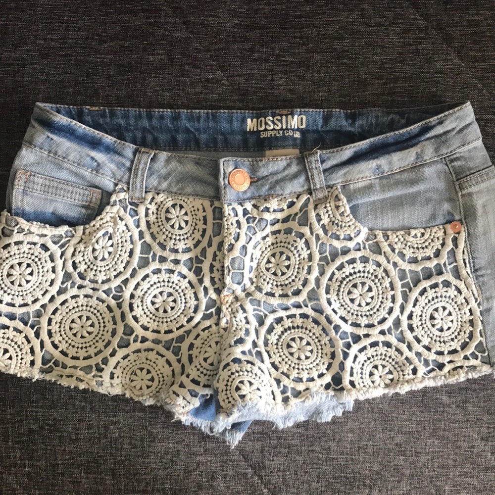 Patterned light wash Denim Shorts